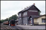 Vor dem schönen Bahnhofsgebäude in Harzgerode steht hier am 7.9.1991 die Dampflok 997240 mit einem Personenzug nach Alexisbad.
