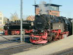 99 236 steht im Bereich des Bahnhofs Wernigerode am 03.