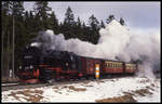 997238 hat den Bahnhof Drei Annen Hohne verlassen und ist hier am 18.2.1993 mit dem Personenzug nach Nordhausen zu sehen.