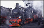 996102 wird mit einem Güterzug am 27.3.1999 im BW Wernigerode bereit gestellt.