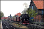 997245 fährt hier am 23.04.2005 mit einem Personenzug in Wernigerode zum Brocken ab.