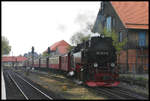 997245 fährt hier am 24.4.2005 in Wernigerode mit einem Personenzug zum Brocken ab.