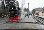 Im Bahnhof Drei Annen Hohne war von Schnee wieder nichts zu sehen. Stärker werdender Regen vermieste die Rückfahrt etwas.
Hier steht 99 7236-5 (99 236) der Harzer Schmalspurbahnen GmbH (HSB) als P 8930 vom Brocken nach Wernigerode Hbf beim 16-minütigen Aufenthalt auf Gleis 2.
[2.2.2020 | 14:11 Uhr]