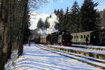 Einfahrt von 99 7243 mit P 8930 vom Brocken und Fahrziel Wernigerode, am 24.02.2017 auf Gleis 2 in den Bahnhof Drei Annen Hohne.