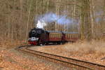 Einfahrt von 99 6001 mit P 8967 (Gernrode-Hasselfelde) am Nachmittag des 26.02.2017 in den Haltepunkt Sternhaus-Ramberg. (Bild 1) Nachdem dort der IG HSB-Sonder-PmG bereits einige Zeit, eingeschlossen  auf dem Ausweichgleis, gewartet hat, kommt nun der erwartete Gegenzug in Sicht. 