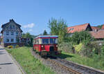 Am 24.08. und 25.08.2024 weilte T41 des DEV zum 125. Geburtstag der Harzquerbahn in Wernigerode. Zwischen Wernigerode Hbf. und Hasserode wurden Pendelfahrten durchgefhrt. Entlang der Triangel in Hasserode war der Triebwagen am Vormittag des 24.08. auf dem Weg von Hasserode nach Wernigerode Hbf.