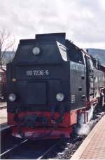Die 997236-5 der Harzer Schmalspurbahn im Bahnhof Westentor, gerade kommend vom Broken( Wernigerode 22.3.2004)