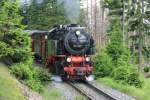 99 222 auf dem Weg zum Brocken am Ausweich Goetheweg. Das Foto wurde vom wartenden talwrts fahrenden Zug gemacht; 12.06.08