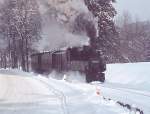 Es gibt praktisch keinen Winter ohne Schnee im Harz. Vor der Wende erfllte die Selketalbahn fleiig ihre Pflicht den Berufsttigen gegenber ( Winter 76 ) 
