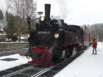99 5906-5 mit dem Dampfzug aus/nach Quedlinburg am 31.1.2009 in Alexisbad