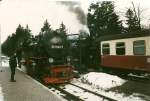 HSB 99 7240 im Januar 1999 im Bahnhof Drei Annen Hohne.Auf dem Nachbargleis 99 7231 mit einem Personenzug nach Wernigerode.