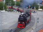 99 7236-5 berfhrt mit ihrem Zug die groe Kreuzung in Wernigerode. 25.08.2008 