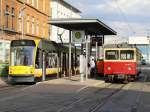 An der Haltestelle Bahnhofsplatz in Nordhausen treffen sich der 187 012-0 der HSB und der Combino 103. Die Linie 4 verkehrt als Ersatz fr die wegen Bauarbeiten in der Grimmelallee eingestellte Linie 2 nach Nordhausen-Ost.