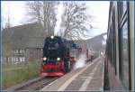In Wernigerode-Hasserode kommt Zug 8935 mit 99 7234-0 zum Brocken entgegen. (06.12.2009)