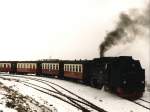 99 7233-2 der Harzer Schmalspurbahnen mit Zug 8921 Brocken-Nordhausen Nord auf Bahnhof Brocken am 16-10-1997.