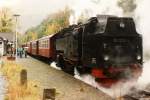 99 7232-4 der Harzer Schmalspurbahnen mit Zug 8904 Ilfeld-Wernigerode auf Bahnhof Netzkater am 14-10-1997.