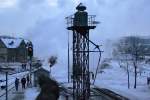 Ein letztes Mal  blinzelt  mir 99 7245 am Abend des 26.01.2013, bei der Ausfahrt aus dem Bahnhof Wernigerode noch zu, ehe sie, in eine Dampfwolke gehllt, mit ihrem Sonderzug  Quedlinburger