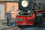 99 7232-4, Lokpflege vor Ausfahrt aus Wernigerode BW, 26.09.2005, Wernigerode Bw. Pic zeigt einen Ausschnitt aus einem mit Tele von ausserhalb der BW-Anlagen aufgenommenen Foto der 99 7232-4. 