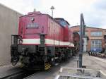 Auch diese Aufnahme wurde im Rahmen einer Führung bei einer Sonderfahrt des Freundeskreises Selketalbahn von Gernrode nach Wernigerode am 24. Mai 2014 auf dem Betriebsgelände der Werkstatt der HSB in Wernigerode Westerntor gefertigt.

199 872-3 mit auf geklappten Puffern und Rollbockwagen.