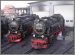997236-5 und 997232-4 warten auf ihren nchsten Einsatz vor dem Depot in Wernigerode. (13.12.2006)