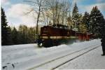 Am 29.Januar 2005 hatte der Schneepflug auf dem Brocken nichts zu tun und fuhr recht frh wieder nach Wernigerode.
Hier kreuzt er um 10 den ersten Brockenzug in Drei Annen Hohne.