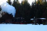 Scheinanfahrt von 99 7243 mit IG HSB-Sonderzug am späten Nachmittag des 13.02.2015 am Haltepunkt Birkenmoor auf der Strecke Eisfelder Talmühle - Stiege.