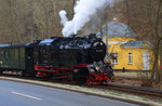 Auf der Sonderfahrt am 15.02.2015 war für 99 6001 und ihren IG HSB-Sonderzug, kurz vor dem Bahnhof Alexisbad, die erste Scheinanfahrt angesetzt. Nachdem die Fotografen ausgestiegen sind, gibt es einen kurzen Pfiff und schon geht es rückwärts, um zur Ausgangsposition zu gelangen.