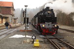 99 6001 mit IG HSB-Sonderzug am 15.02.2015 im Bahnhof Alexisbad. (BIld 2)