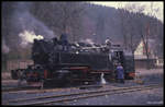 997242 wird am Wasserkran im Bahnhof Alexisbad am 6.3.1990 versorgt!