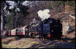 997242 ist hier am 17.3.1990 nahe Alexisbad mit dem P 14464 auf dem Weg nach Gernrode.