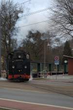 Pünktlich, wie  fast an jedem Schultag, 99 1777 - 4 mit dem Personenzug nach Radebeul  Ost  am Weißen Roß.