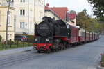 99 2321-0 mit MBB 14615 von Ostseebad Khlungsborn West nach Bad Doberan bei der Durchfahrt in der Goethestrae,Bad Doberan.03.10.2017