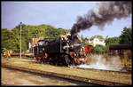 DR 992323 setzt am Morgen des 3.10.1991 im Bahnhof Bad Doberan um.