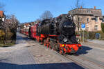 99 2324-4 kurz vor der Station Goethestraße in Bad Doberan - 16.04.2022