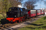 99 2324-4 Bei der Abfahrt aus dem Bahnhof Bad Doberan - 16.04.2022