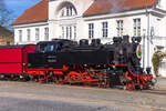 99 2322-8 in der Nahaufnahme vor dem Prinzenpalais in Bad Doberan - 17.04.2022