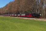 99 2324-4 leider ohne sichtbaren Dampf kurz vor dem Bahnhof Heiligendamm mit ansehnlichen Bäumen im Hintergrund - 18.04.2022