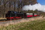 99 2322-8 nach Ausfahrt aus dem Bahnhof Heiligendamm in Richtung Kühlungsborn - 18.04.2022