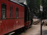 99 2323-6 bei der Einfahrt in den Bahnhof Heiligendamm.