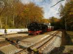 99 2321 wartet in Heiligendamm auf den Gegenzug aus Khlungsborn.