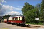 Am Wochenende des 24./25.05.08 war der VT 137 322 mit Beiwagen bei der Museumsbahn Schnheide zu Gast. Hier am Sonntagmorgen war bei der Einfahrt in Neuheide noch schnste Sonne, was sich leider ndern sollte.