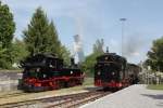 99 608 wartet am 19 05.2012 in Ochsenhausen auf die Einfahrt des Personenzuges aus Warthausen um dann gemeinsam mit 99 788 den Zug wieder zurck nach Warthausen zu fahren.