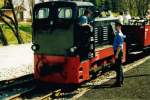 Prenitztalbahn: Diesellok V10C 199 009-2 mit Aussichtswagen im Bahnhof Schmalzgrube - Mai 2001