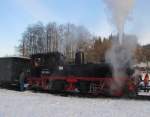 Preßnitztalbahn 99 1590-1 mit dem P 25 aus Steinbach, am 28.12.2014 in Jöhstadt.