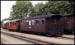 So präsentierte sich am 3.10.1991 noch der Oldtimer Wagen RüKB 37 des Rasenden Roland hier im Bahnhof Putbus.
