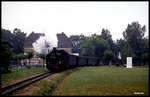 991781 ist hier in Baabe am 4.10.1991 um 8.53 Uhr mit dem P 14106 nach Putbus unterwegs.