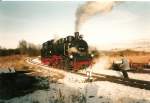 Bevor die Loks in Putbus an ihrem Zug nach Ghren setzen mssen die Weichen durch den Zugfhrer per Hand gestellt werden.Im Februar 1999 stellt fr die 99 (1)784 der Zugfhrer die Weiche.