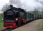 99 1782 mit dem Personenzug Ghren-Putbus bei der Durchfahrt durch den Haltepunkt Posewald.