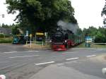 Am Bahnbergang in Binz mu man schon starke Nerven haben,hier springen manchmal die Leute aus den wartenen Autos heraus nur umbedingt ein Foto vom Roland zumachen,obwohl gleich in der Nhe der