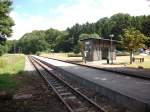 Es gibt auch beim Rasenden Roland,fernab der ganzen Urlaubermassen,noch Bahnhfe wo man seine Ruhe hat,so zhlt der kleine Bahnhof Garftitz auch dazu.